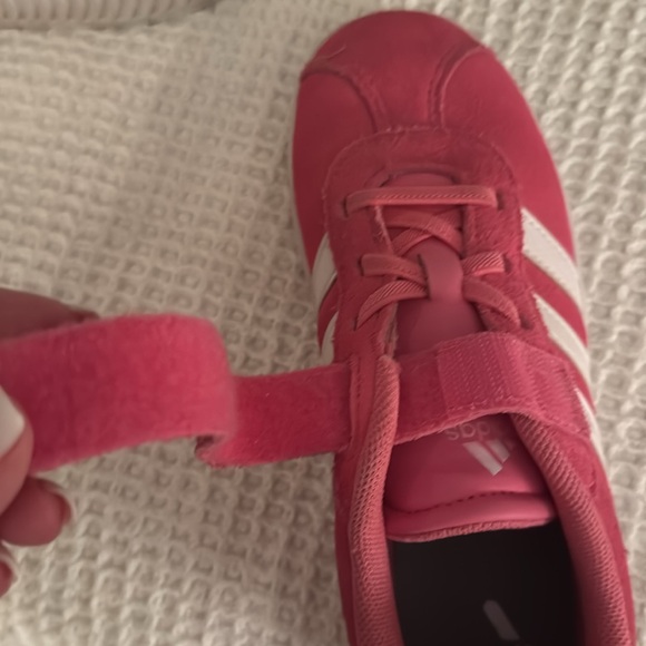 Adidas, pink and white Velcro stripe shoes - Picture 4 of 5